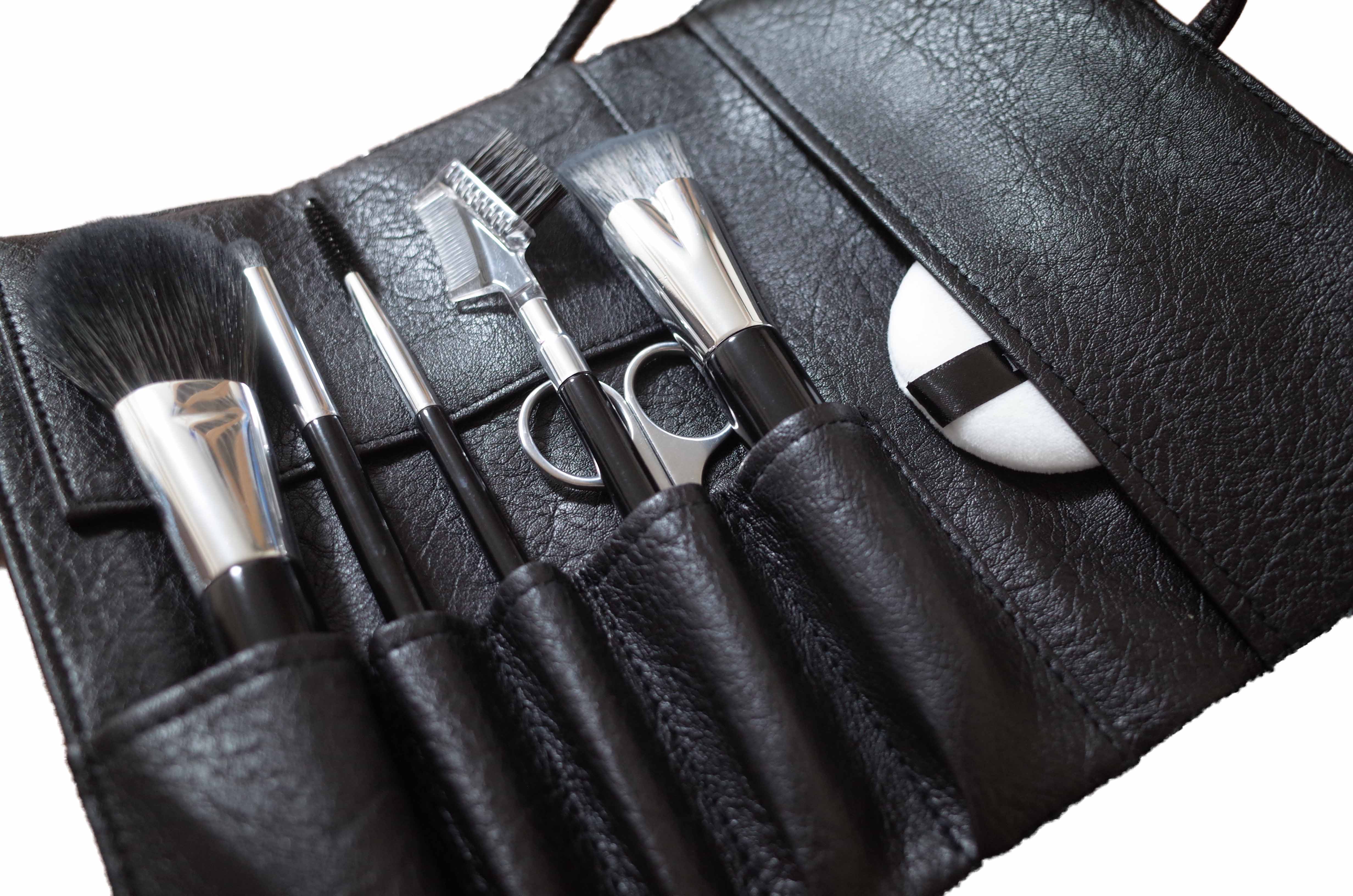 新品・未使用【Belviso】ケース付きメイクアップキット Belviso】メンズ用身だしなみキット(眉整えキット&メイクブラシセット